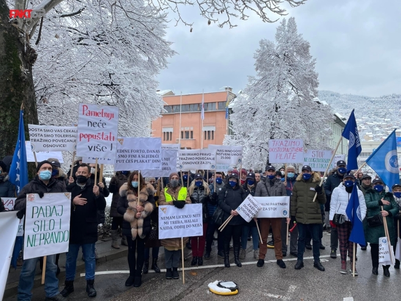 Komunalni Radnici E U Petak Na Proteste Pred Vladu Ks