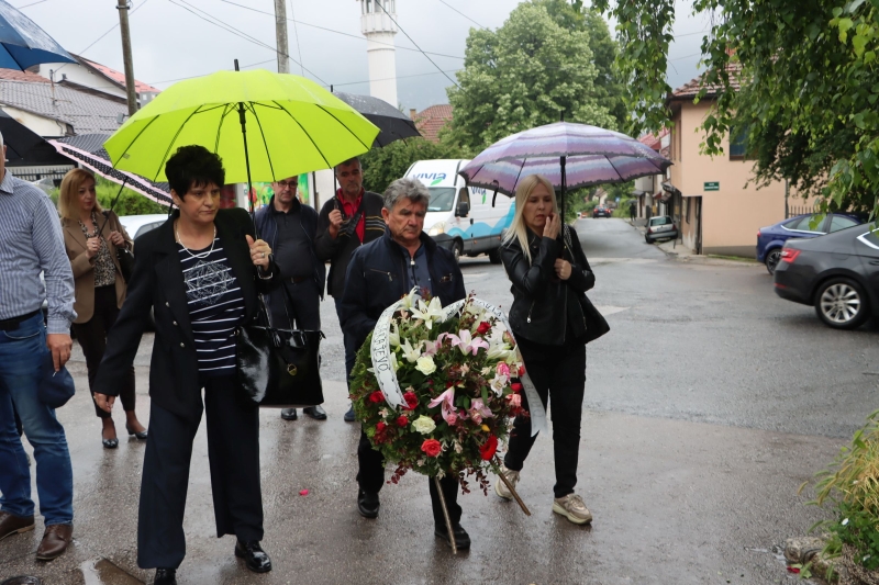 Agresor Granatirao D Enazu Navr Ilo Se Godina Od Ubistva Deset