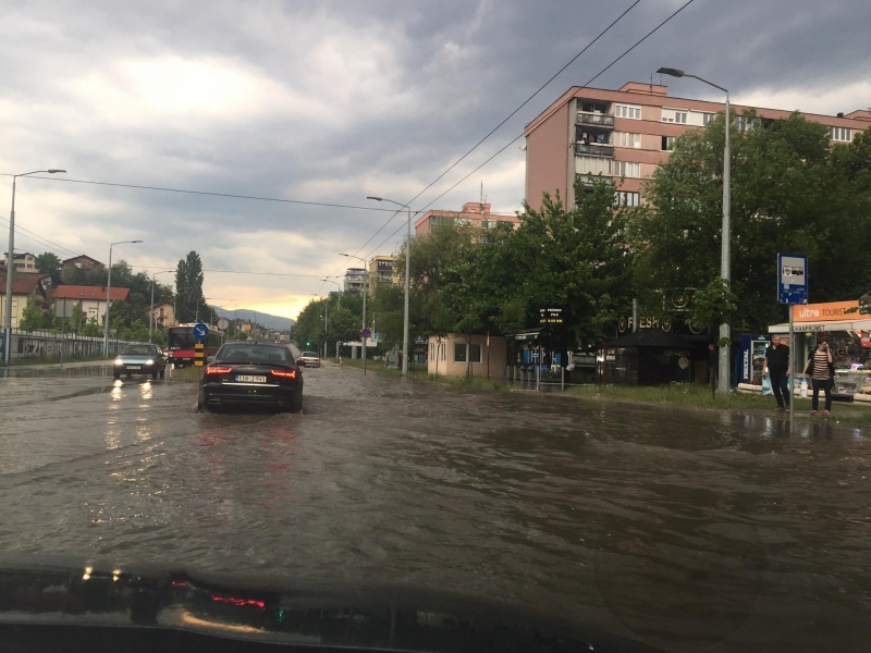 Jak Pljusak U Sarajevu, Neke Ulice Potopljene