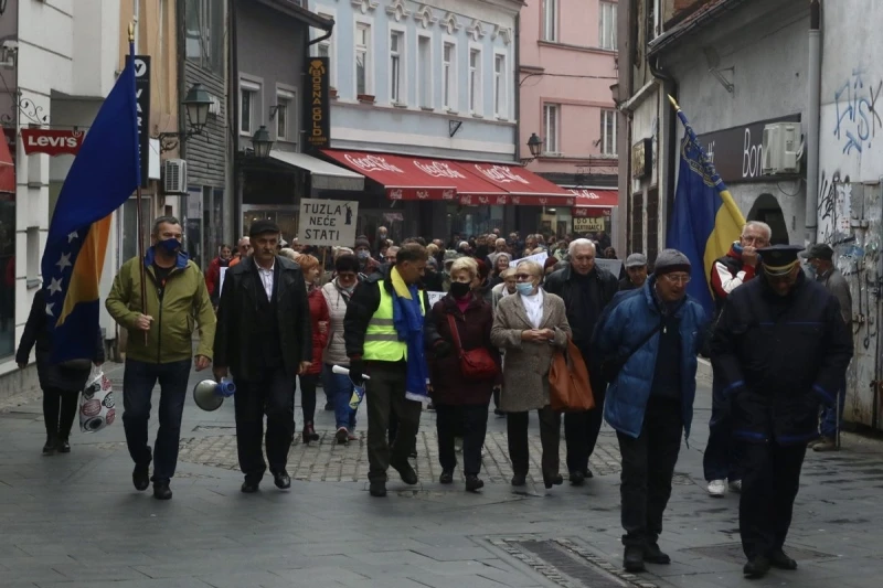 Protest penzionera u Tuzli