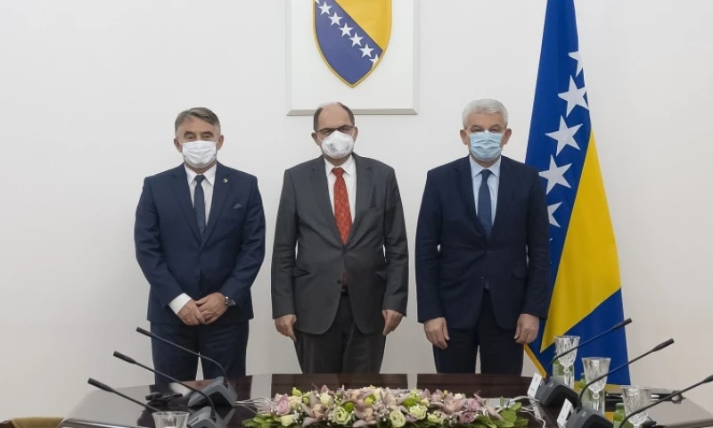 Komšić, Schmidt i Džaferović