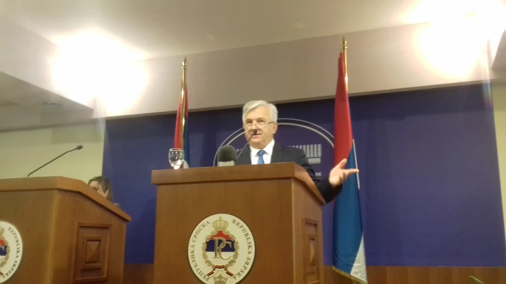 Nedeljko Čubrilović za gvornicom u Skupštini RS-a