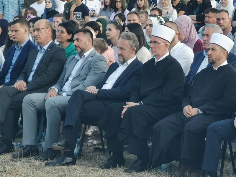Bakir Izetbegović na manifestaciji u Konjević Polju
