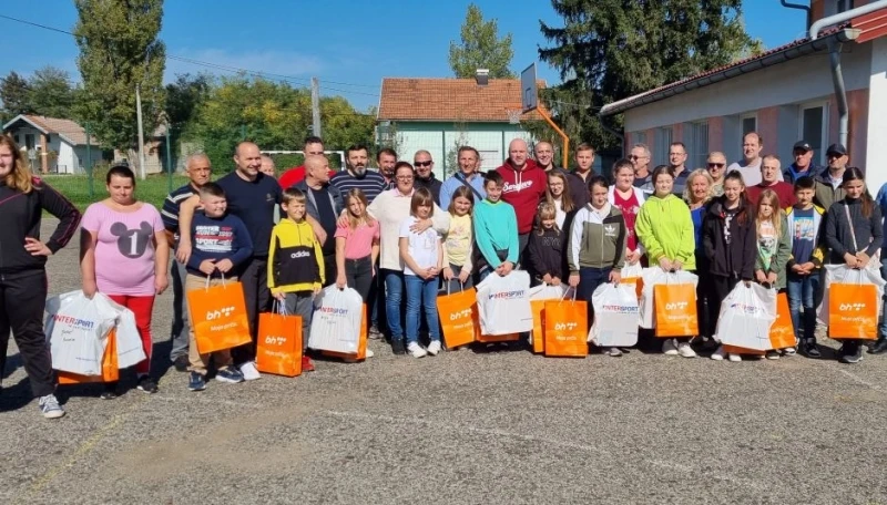 Paketi za djecu iz Ševarlija