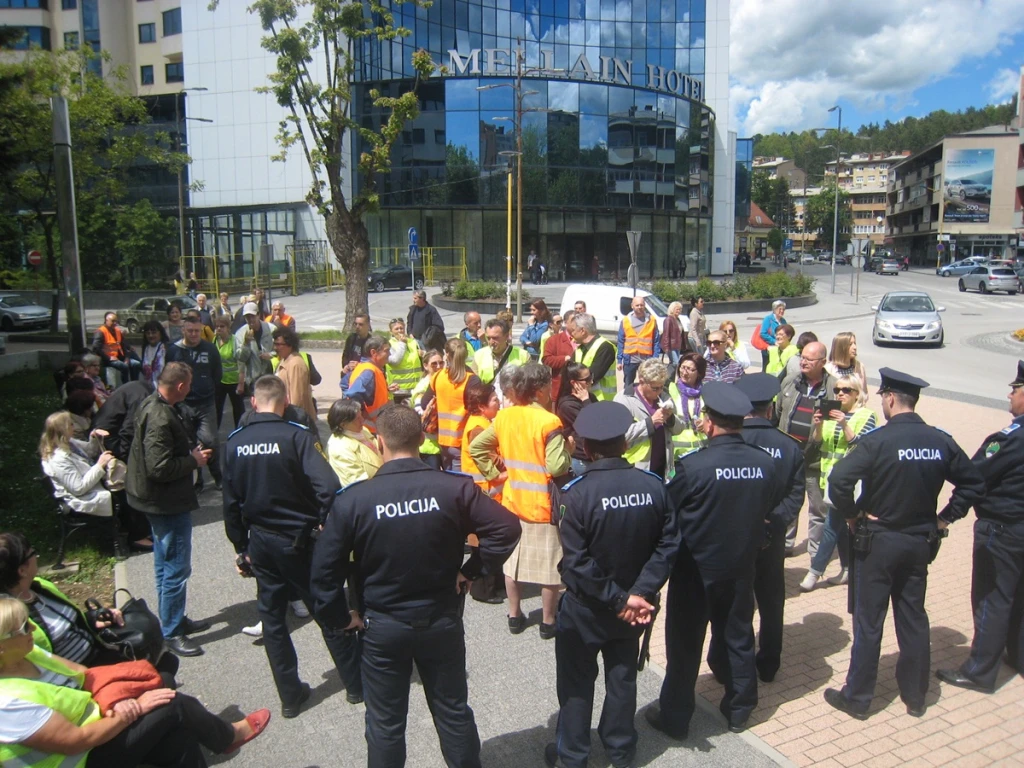 Protest kupaca iz SPO "15. maj" u Tuzli