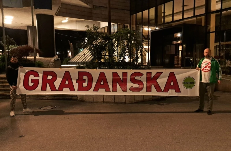 Đozić ispred Parlamenta FBiH