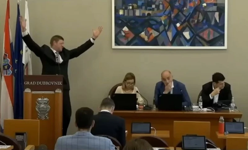 Dubrovački vijećnik tražio otvaranje javne kuće, psovao, bacio novac pa ...