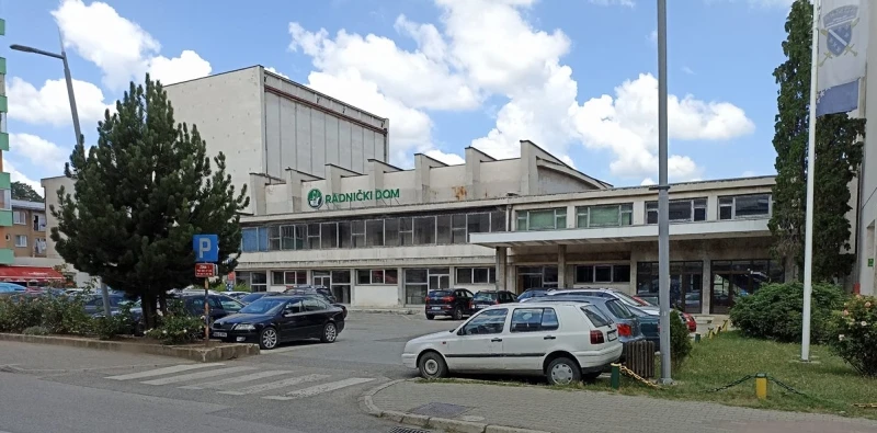 Radnički dom u Banovićima