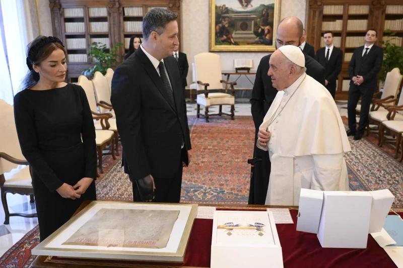 Denis Bećirović papa Franjo