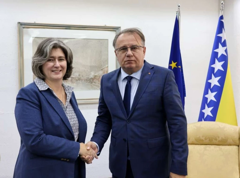  Deborah Mennuti, Nermin Nikšić