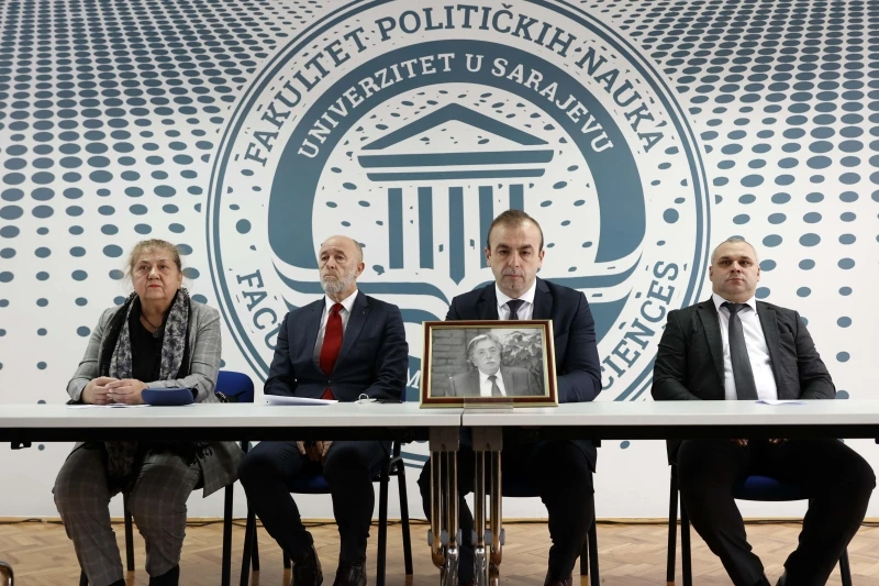 Komemoracija, Esad Zgodić