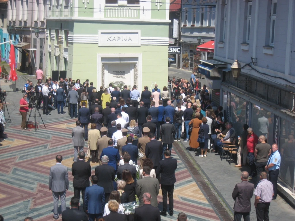Kapija u Tuzli: Odavanje počasti žrtvama