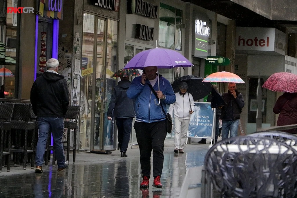 I u Sarajevu pretežno oblačno vrijeme sa kišom