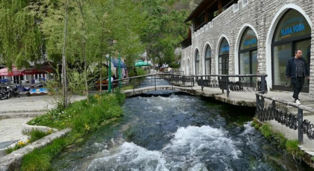 Plava voda Travnik