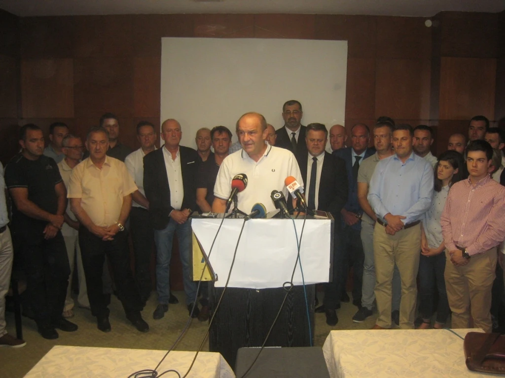 Enver Bijedić na press konferenciji u Tuzli