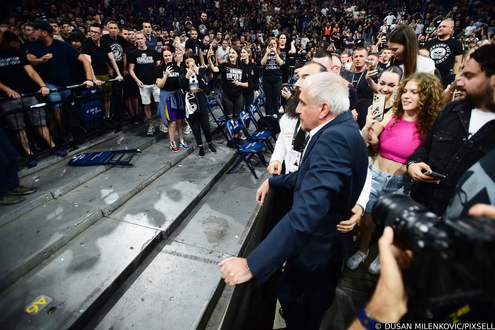 Željko Obradović u razgovoru s navijačima