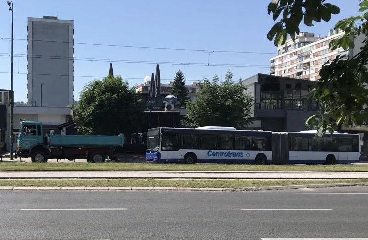 Autobus je odvučen sa mjesta događaja
