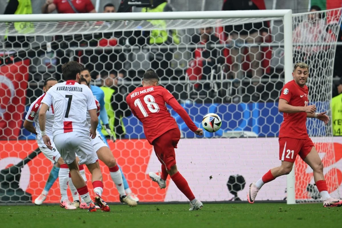 Mert Muldur postiže euro-gol za 1:0