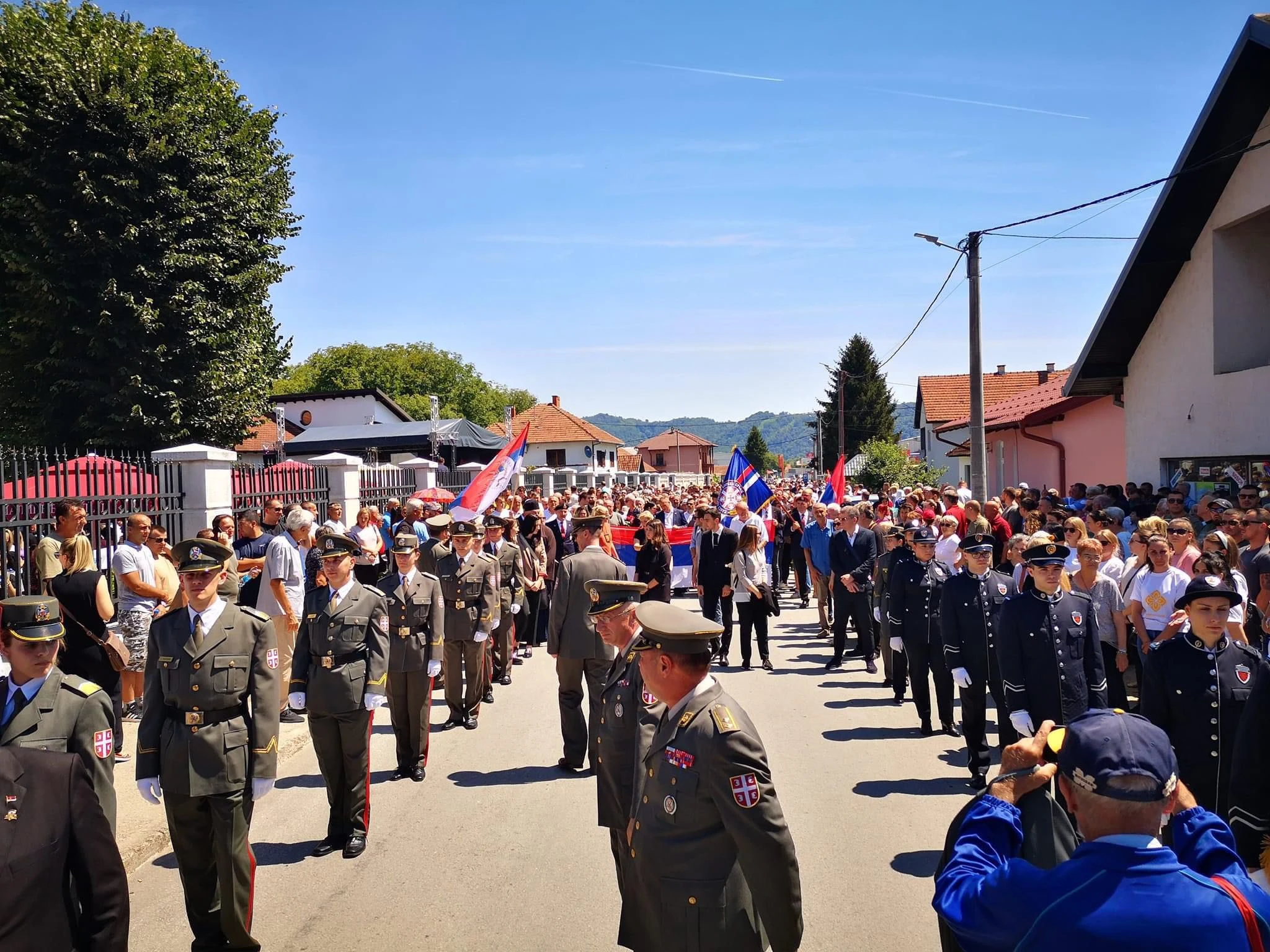 Vojnici iz Srbije u Bratuncu