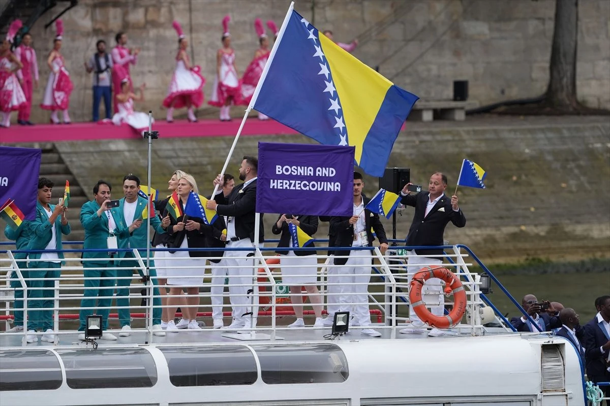 Zastavu BiH nosio je Mesud Pezer