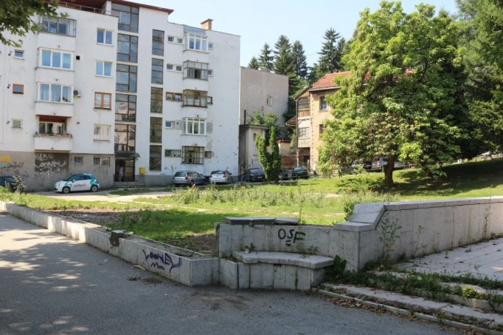 Uklonjen Kamp heroja 