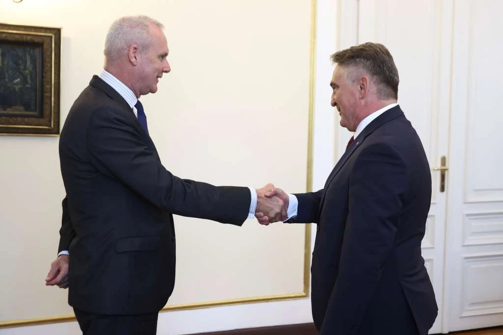 Ruge i Komšić