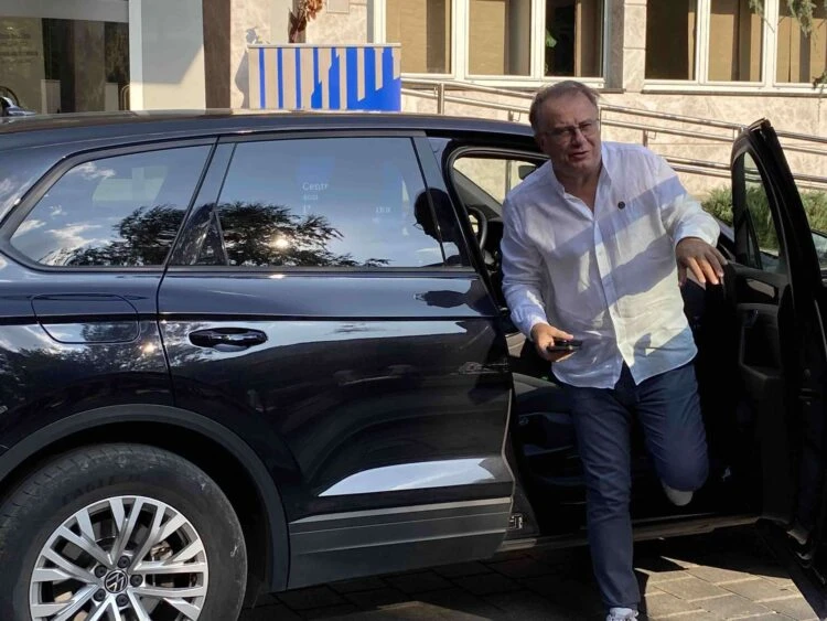 Nermin Nikšić dolazi na sastanak u Konjic