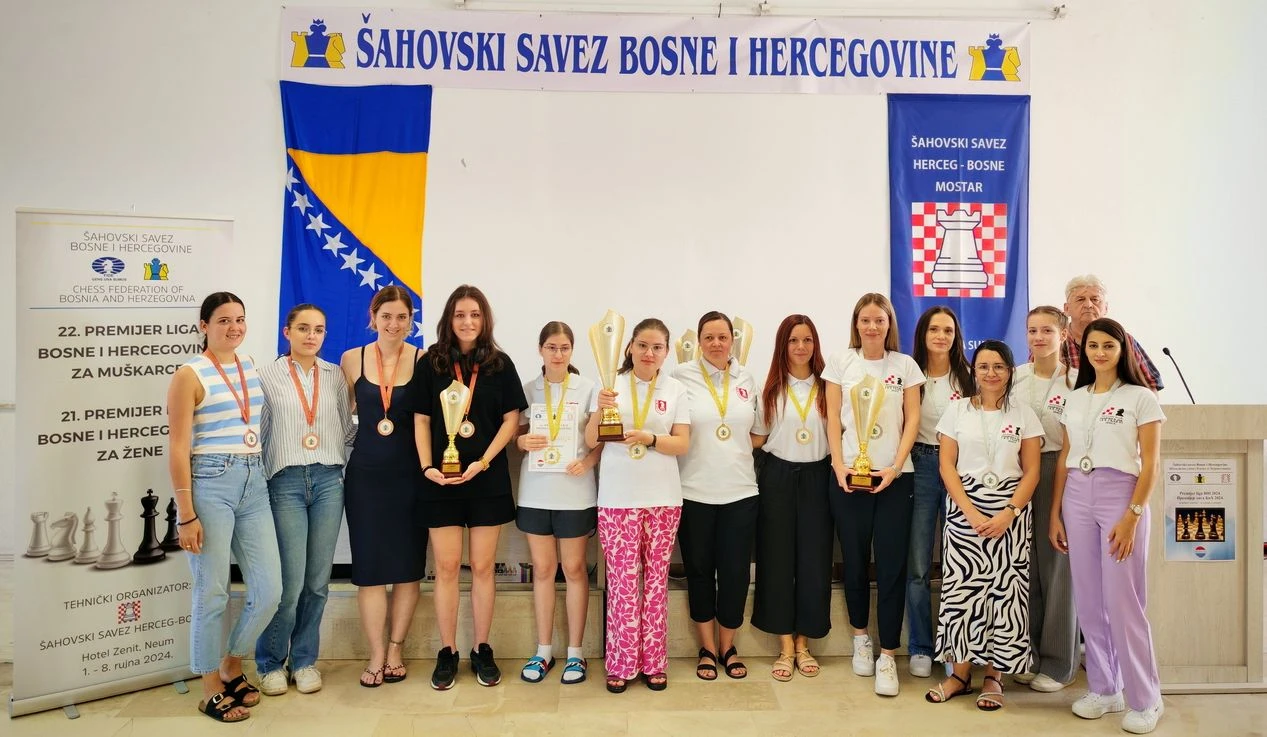 Članice ŠK Sarajevo (u sredini) do naslove bez poraza