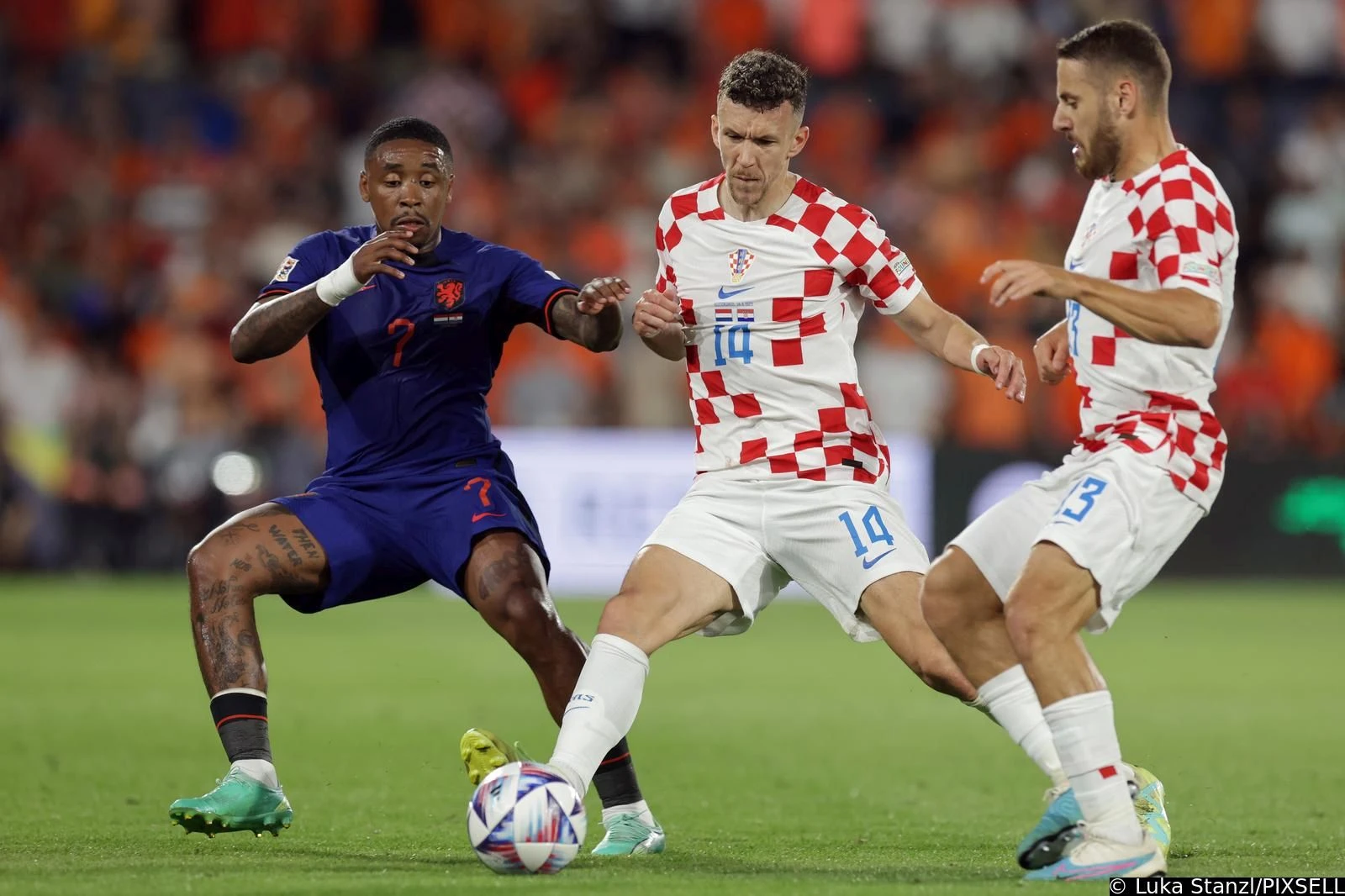Bergwijn u duelu sa Perišićem i Vlašićem