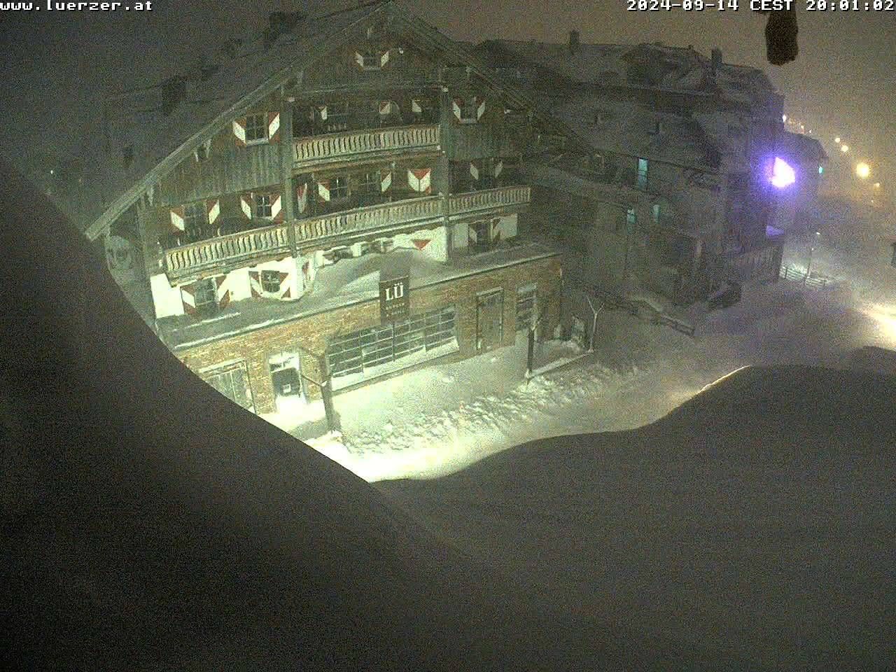 Za manje od 24 sata palo više od metar snijega