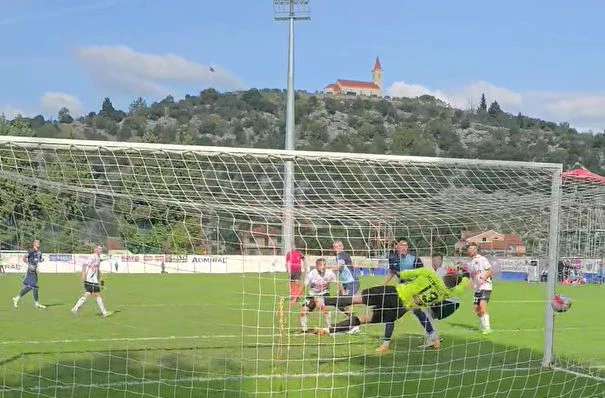 Šuta pogađa za 1:0