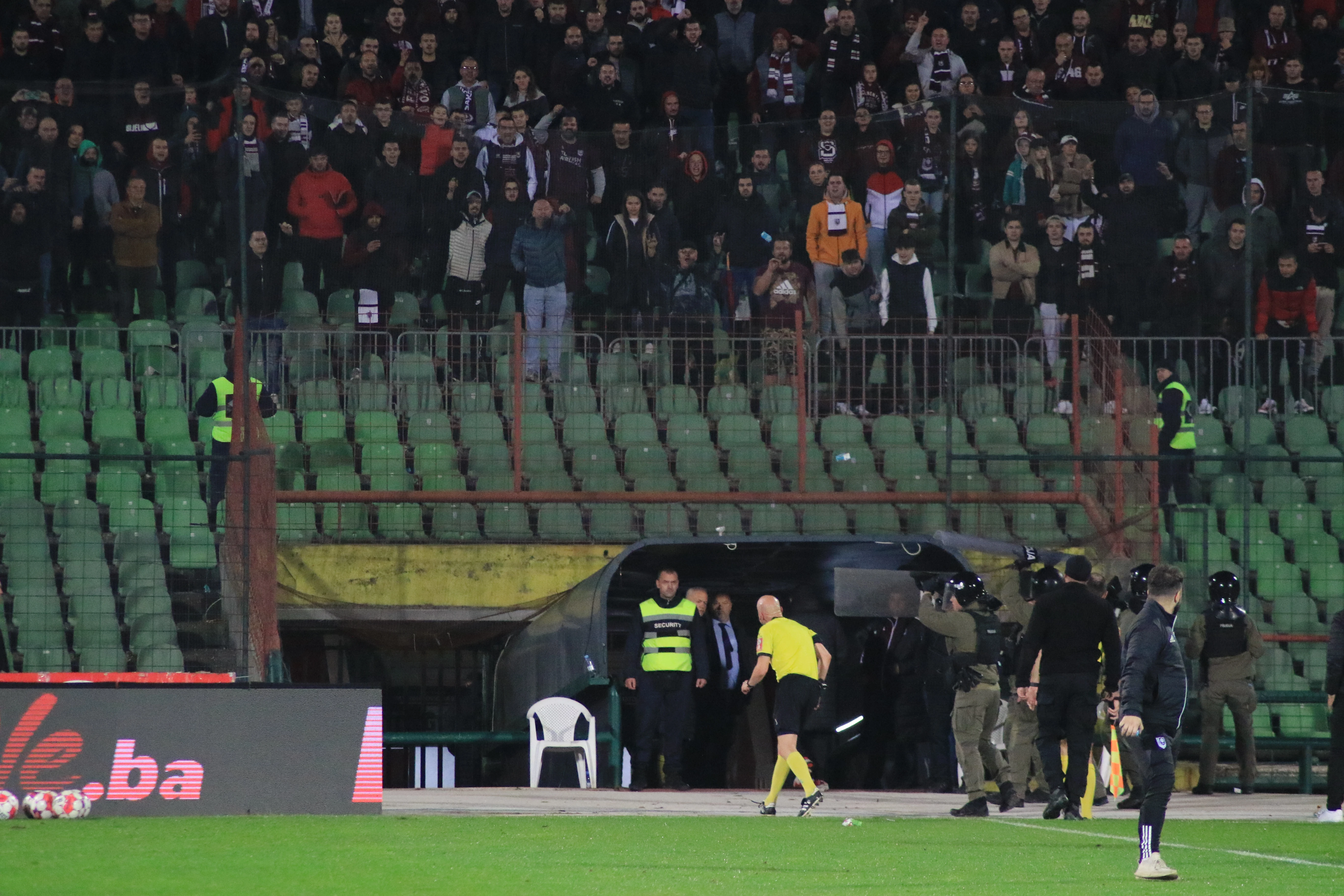 Kazlagića gađali navijači sa istočne tribine