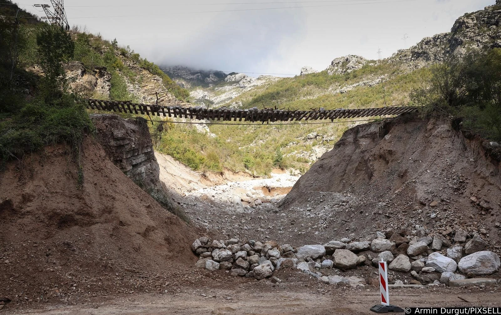 Uništena pruga u Jablanici