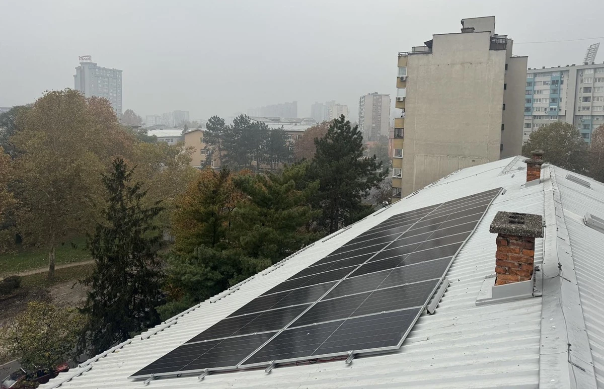 Solarni paneli na krovu škole