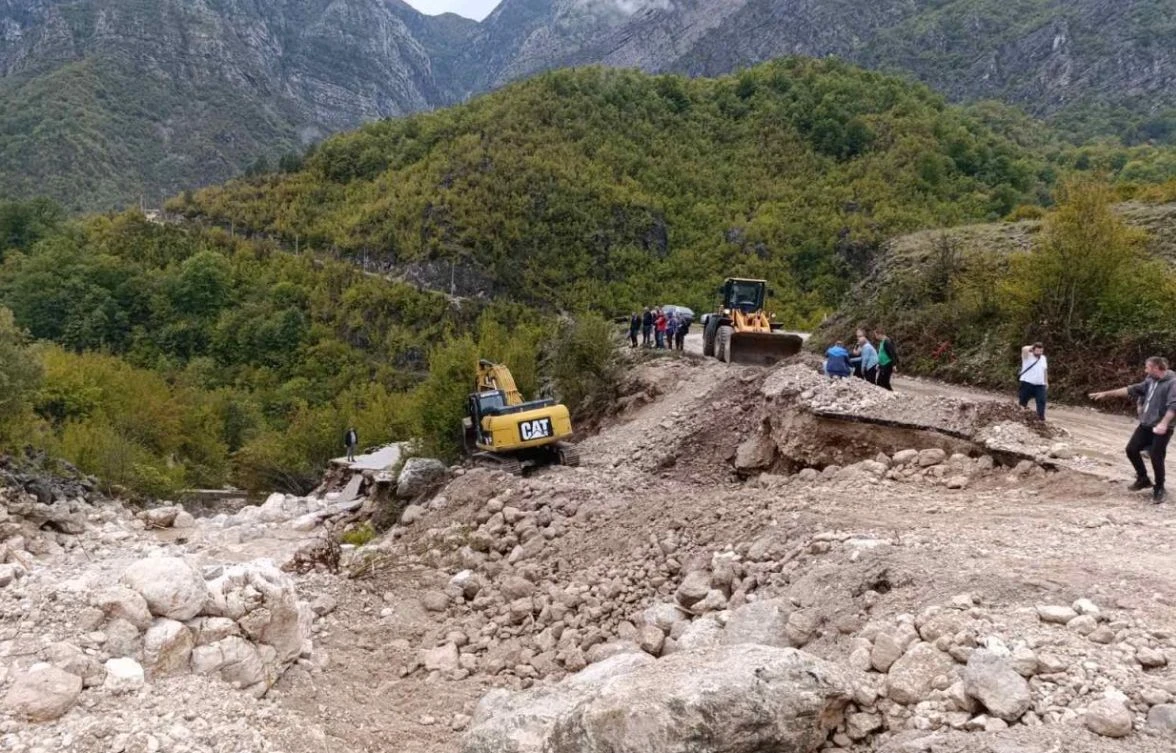 Čišćenje nakon poplava u Donjoj Drežnici