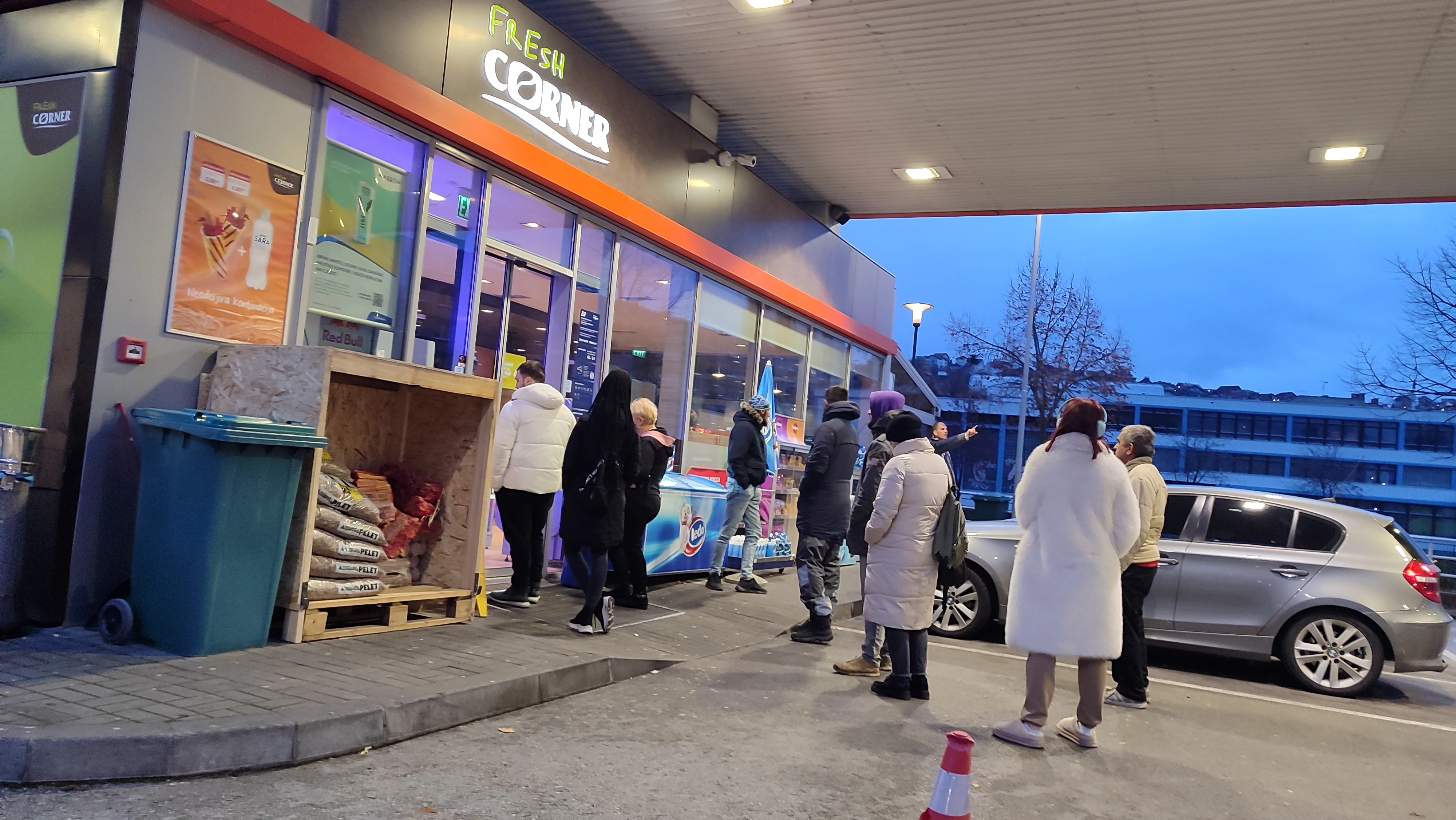 Velike gužve na benzinskim pumpama u Sarajevu