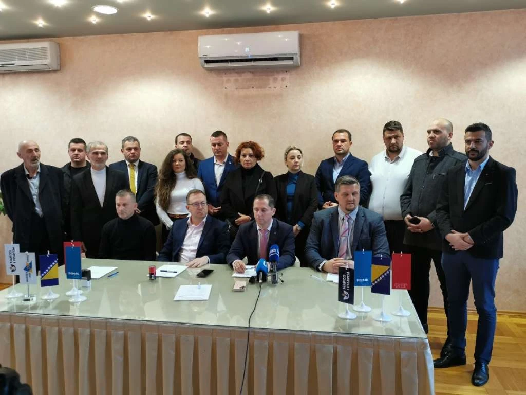 Članovi većine u GV Bihać