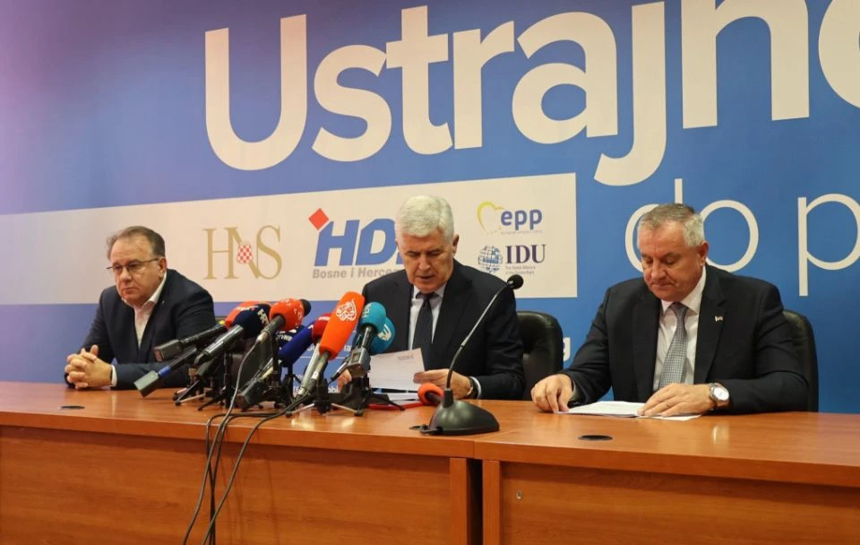 Nermin Nikšić, Dragan Čović i Radovan Višković nakon sastanka