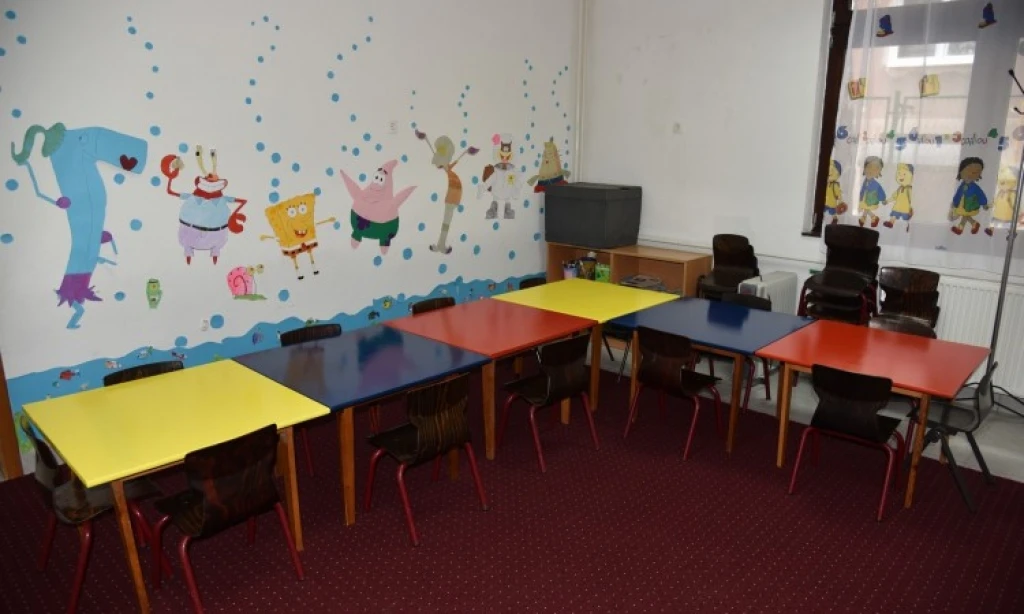 U okviru biblioteke su i male čitaonice