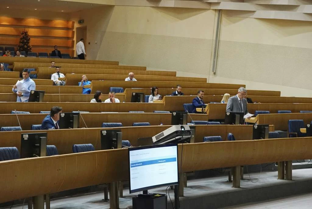 U desnom dijelu trebaju sjediti ministri