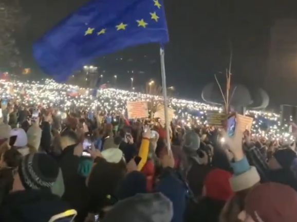 Deseci hiljada ljudi protestovali u Bratislavi tražeći evropsku Slovačku