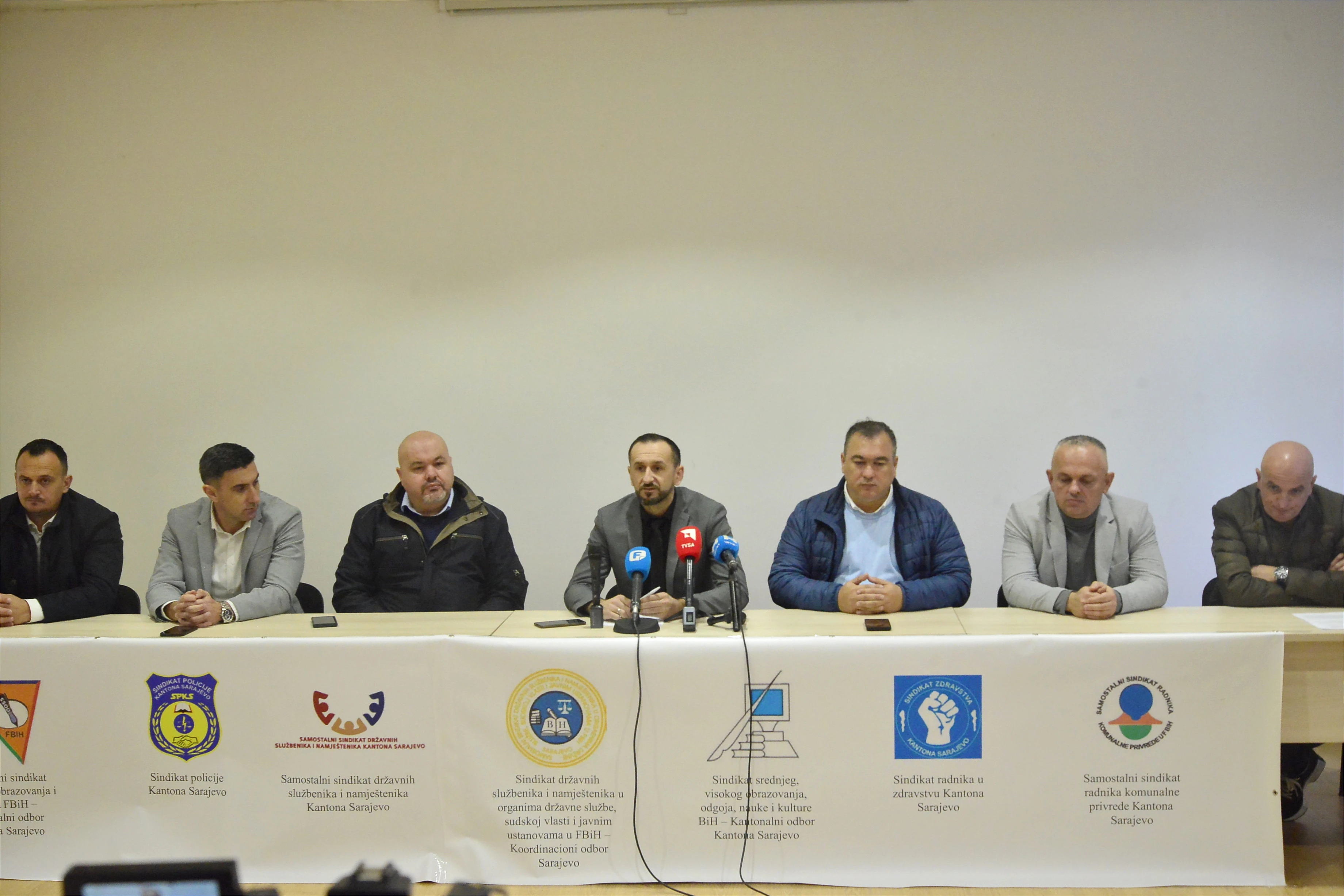 Pregovori sa Vladom KS će danas biti održani u 13 sati