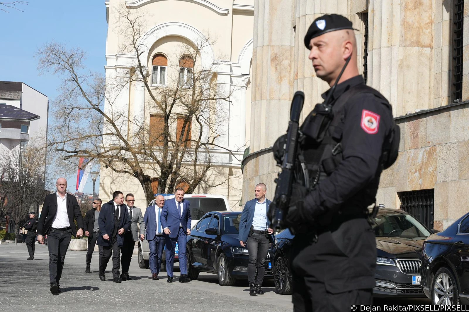 Bjegunac Milorad Dodik pod budnim okom policije u entitetu RS