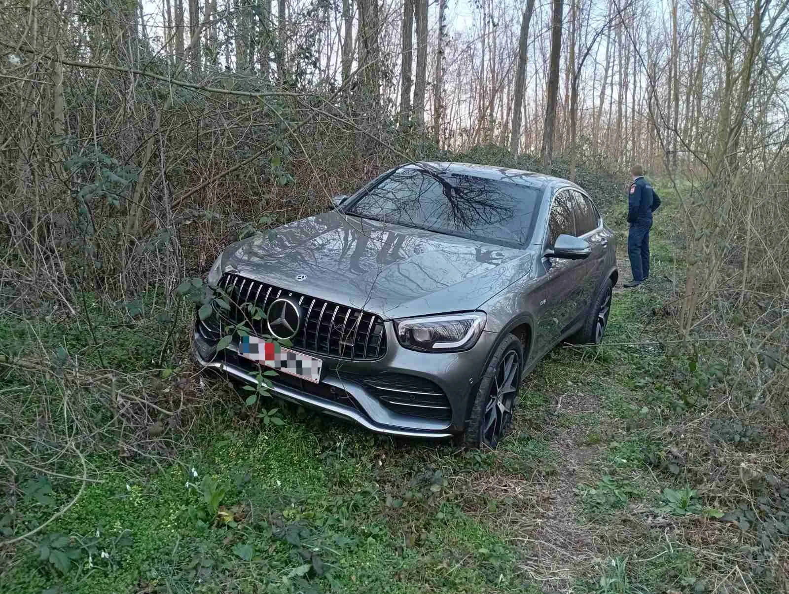 Policija vozilo našla u šumi