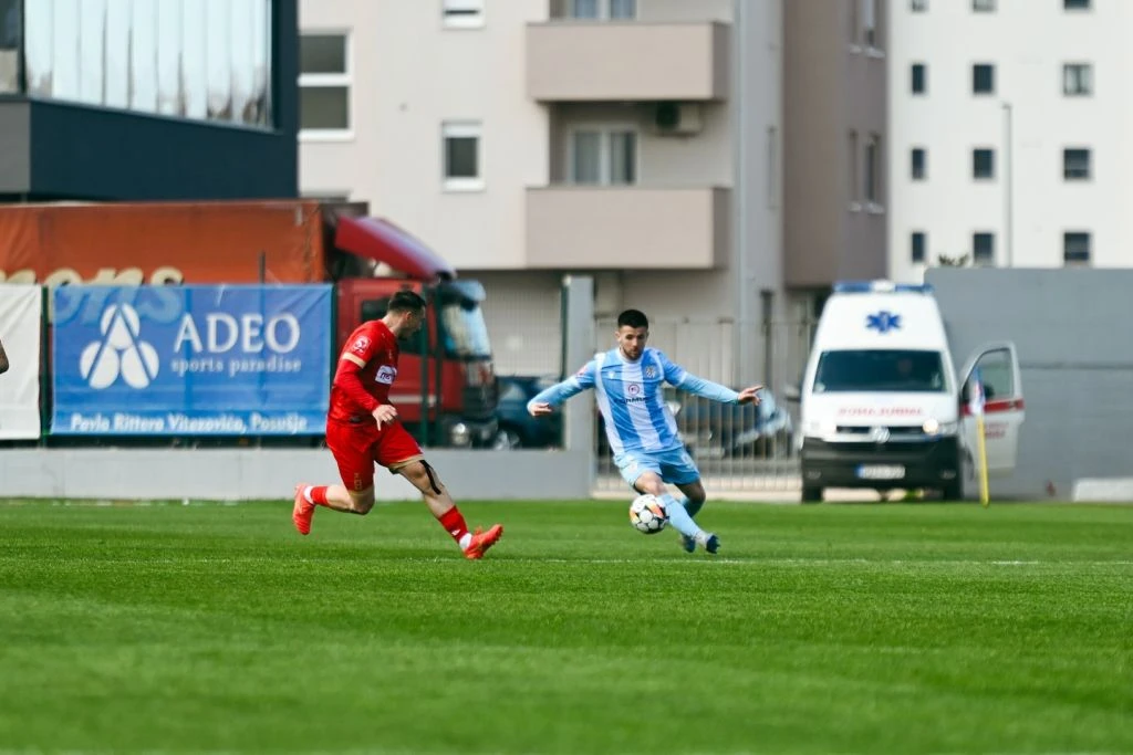 Hasanović (crveni dres) u duelu protiv Kobiljara na jučerašnjoj utakmici