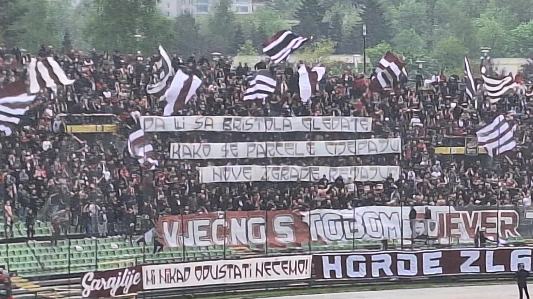Navijači Sarajeva "bocnuli" Plave