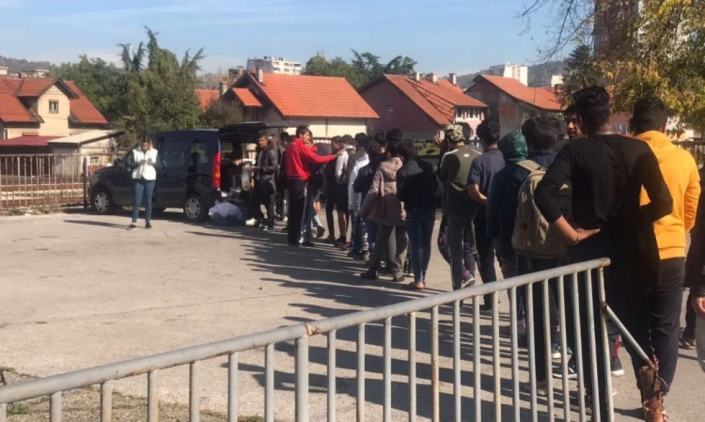 Autobuska stanica Tuzla: Pristiže sve više migranata