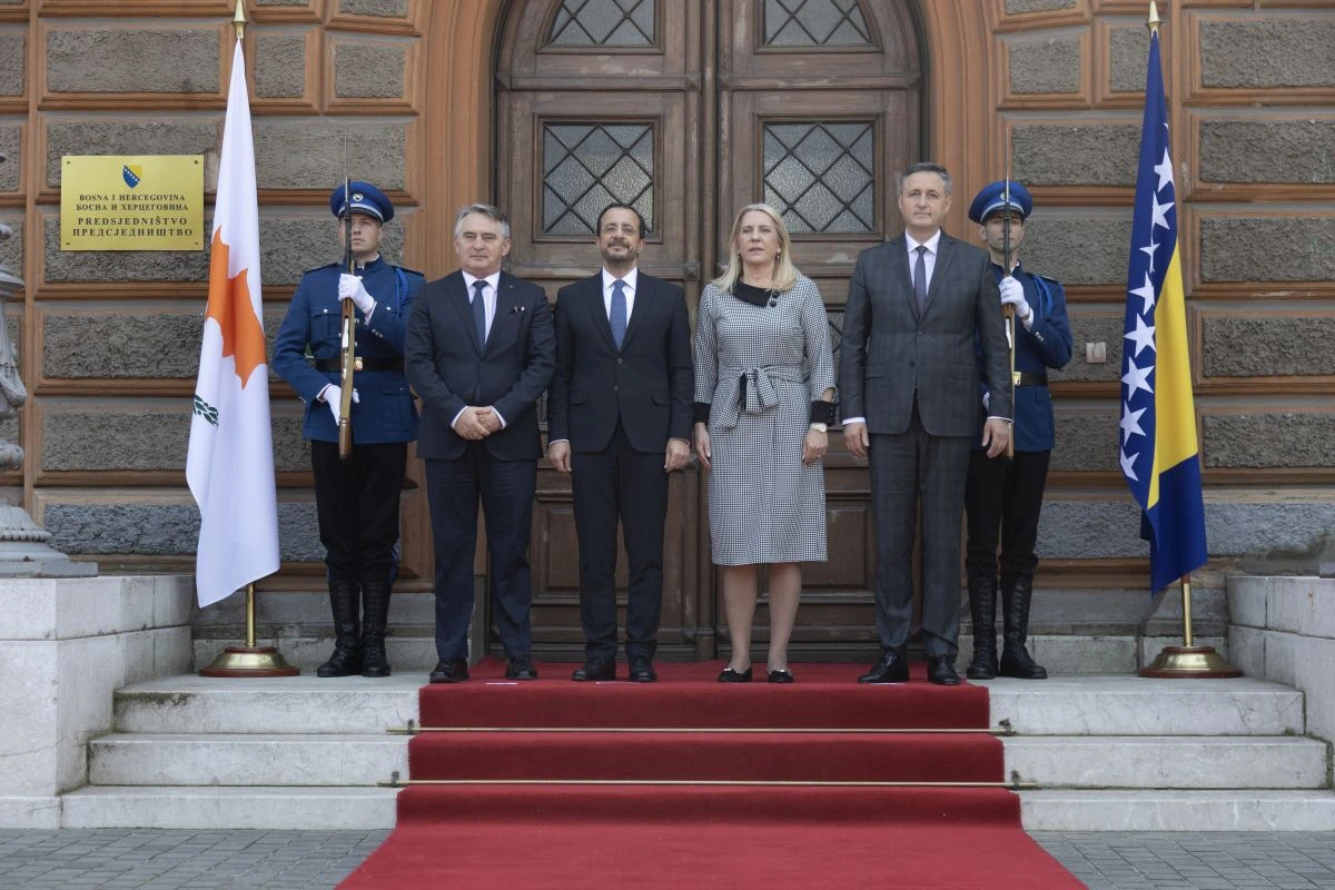 Doček ispred zgrade Predsjedništva BiH