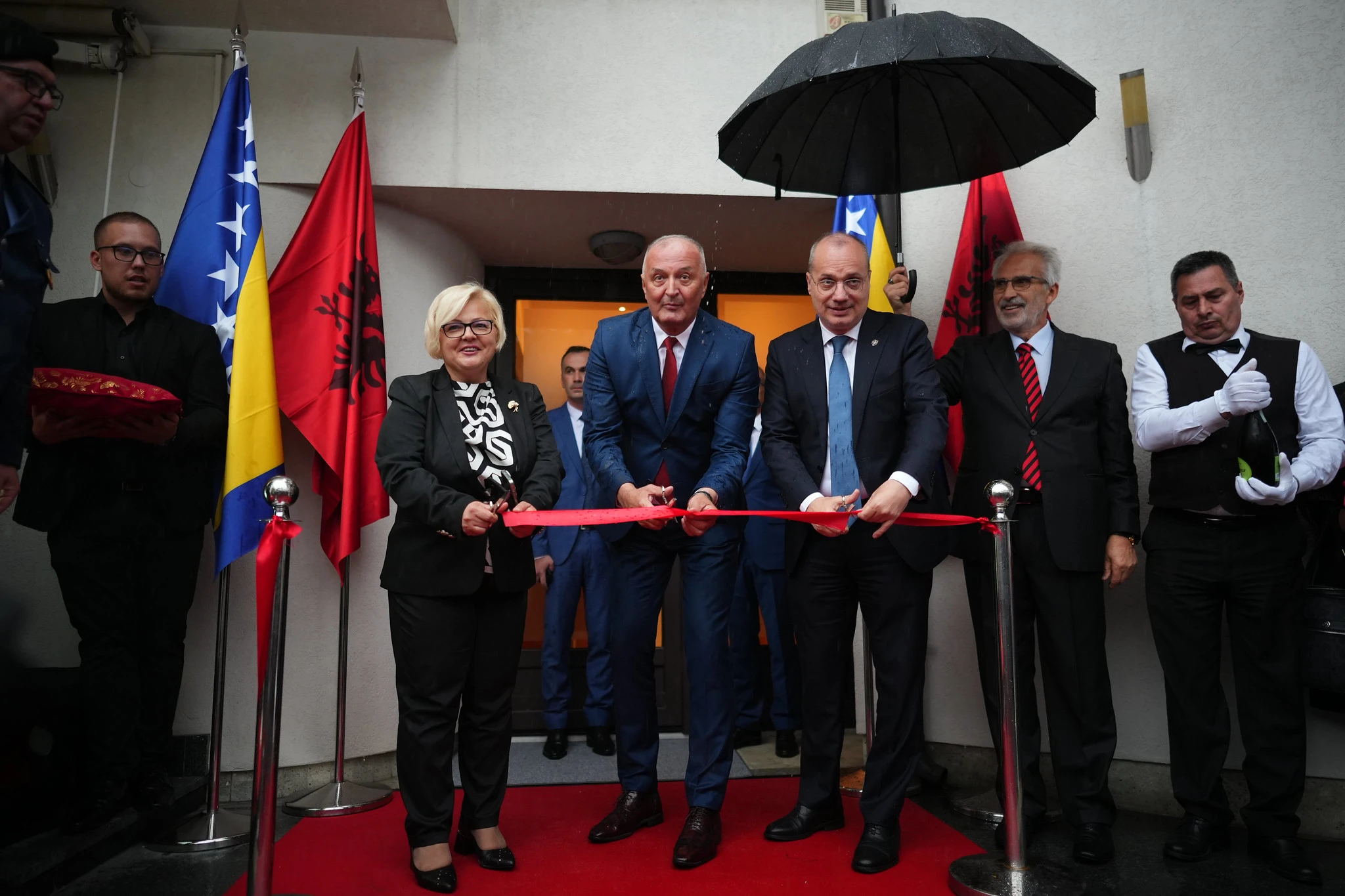 Detalj sa otvaranja ambasade