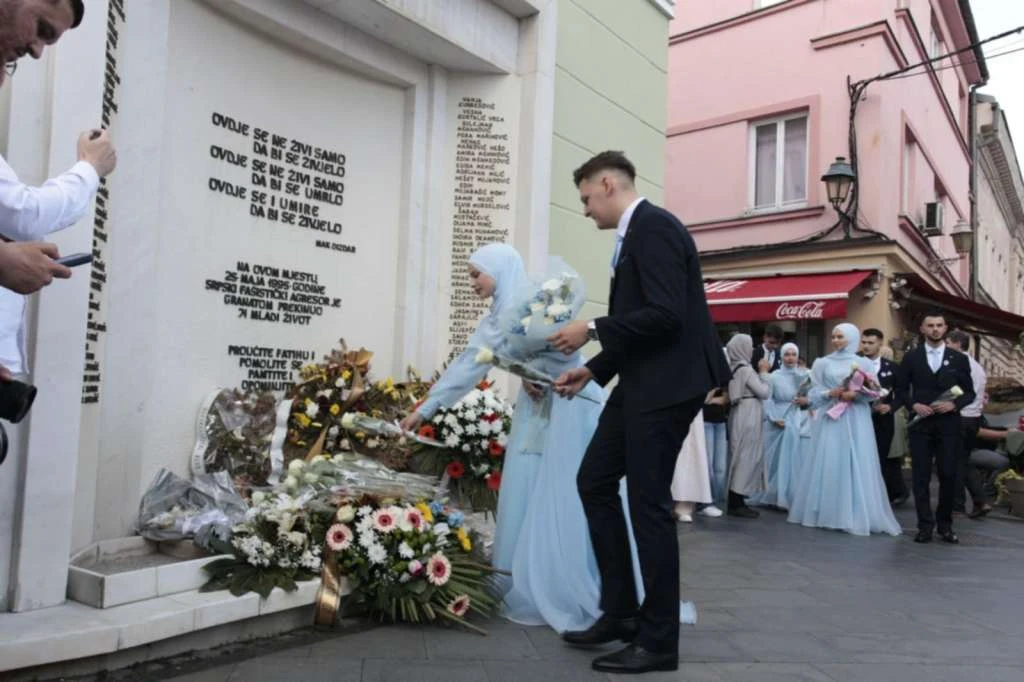 Odavanje počasti na Kapiji